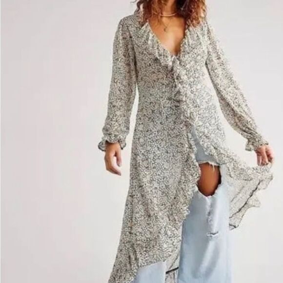 NWOT Free People Gigi Floral Chiffon
Maxi Top
Retail $198  
Size S - Picture 1 of 13